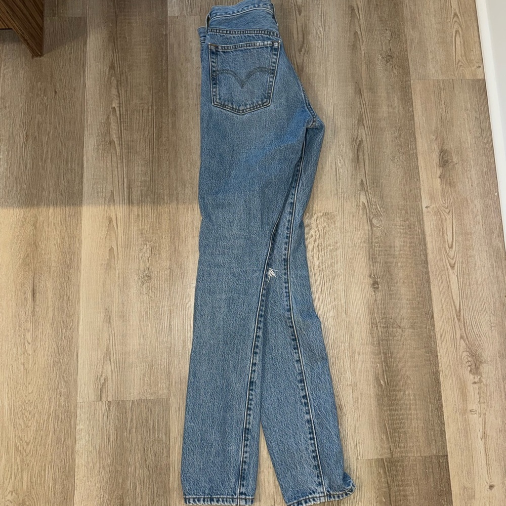 Levi's Straight-Leg Women's Distressed Jeans in Medium Blue Denim